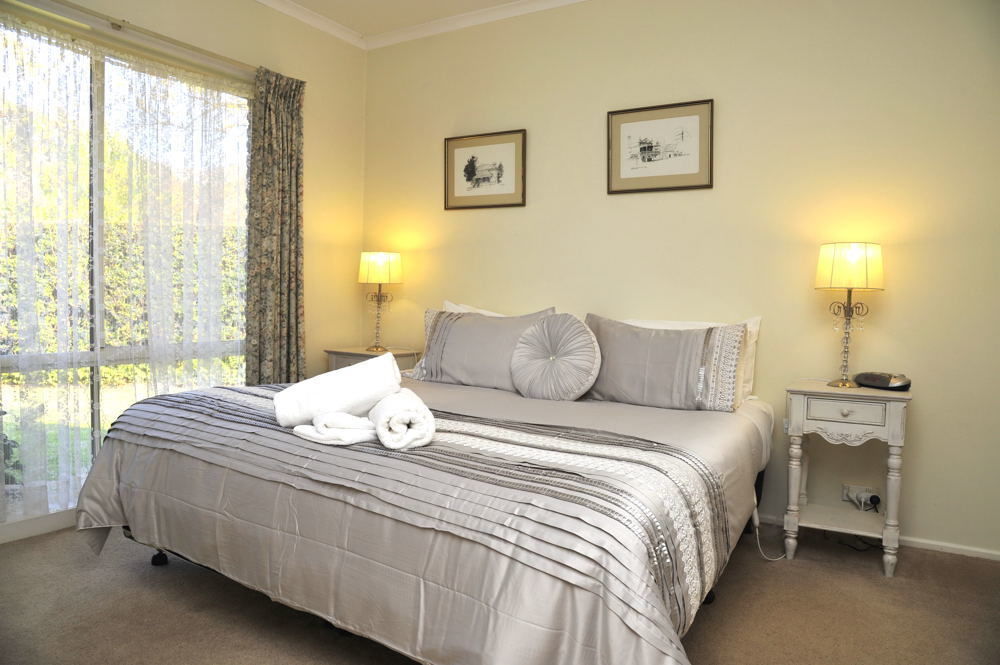 The Birch House - Silver Birches Accommodation Bright Exterior photo