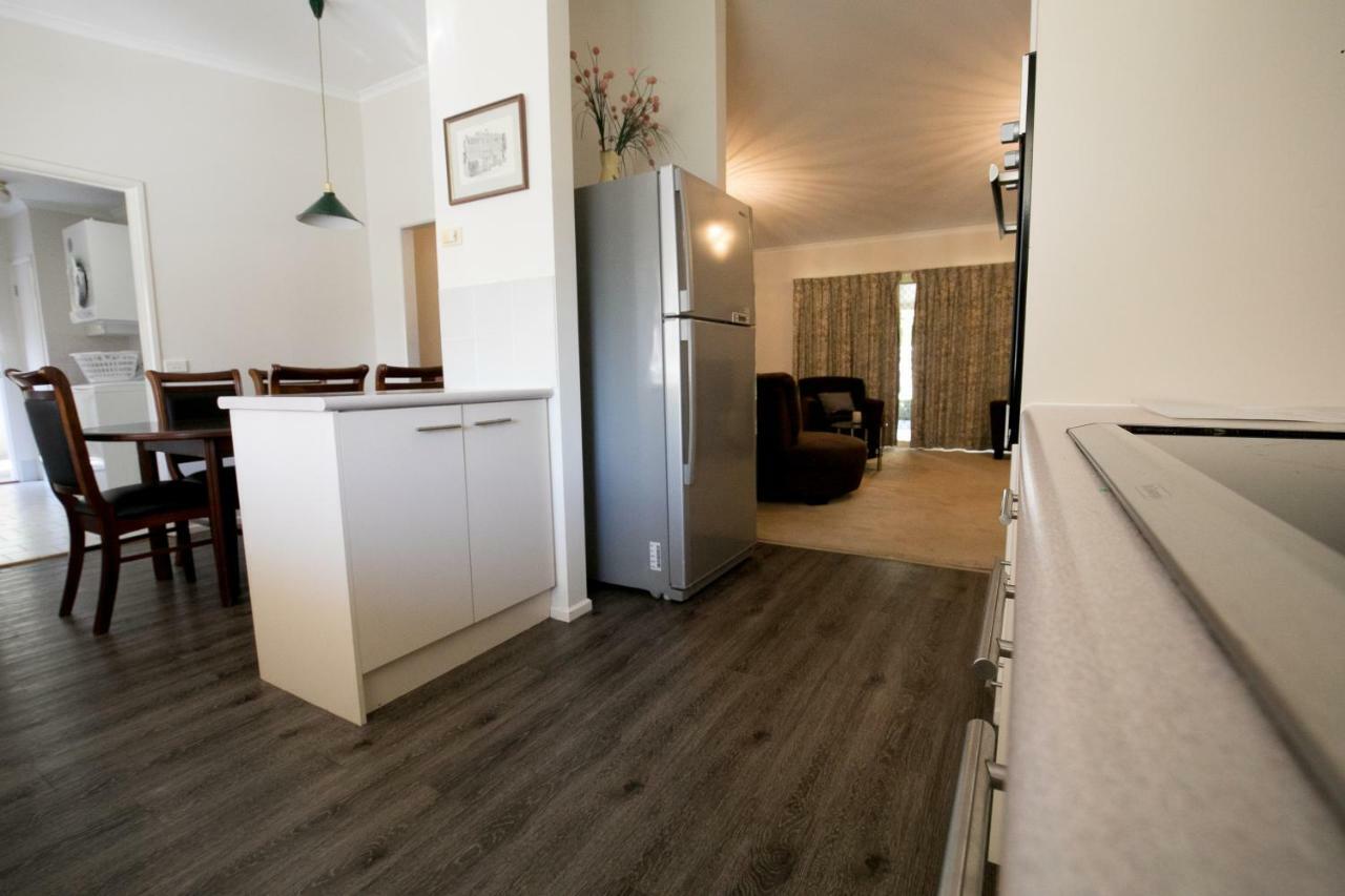 The Birch House - Silver Birches Accommodation Bright Exterior photo